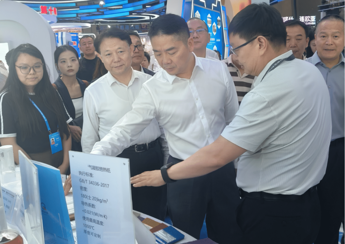 清冠新疆精彩亮相2025亚欧商博会，气凝胶产品引刘强东及兵团领导驻足
