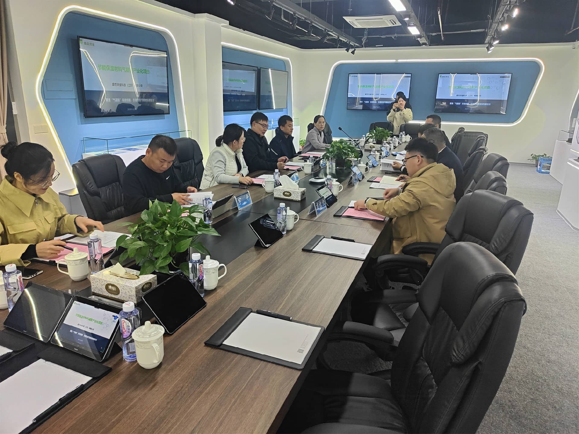 连云港市科技局副局长郑刚一行莅临我司核查交流“节能保温材料气凝胶中试项目”