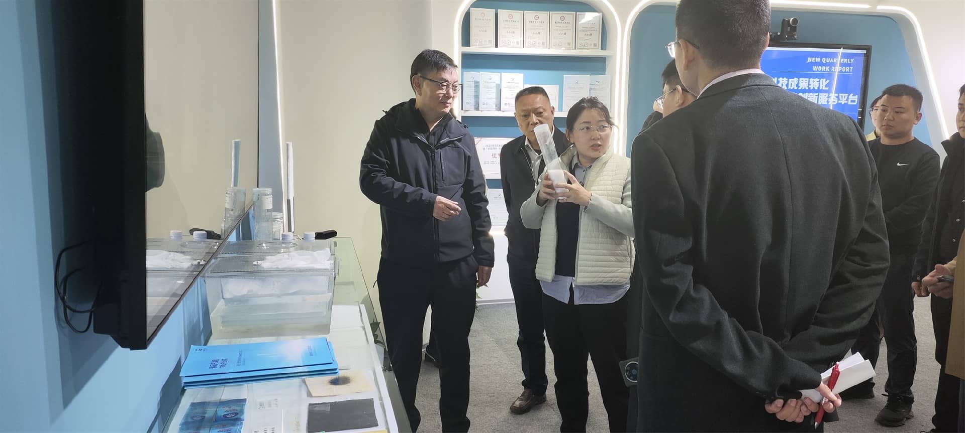 连云港市科技局副局长郑刚一行莅临我司核查交流“节能保温材料气凝胶中试项目”
